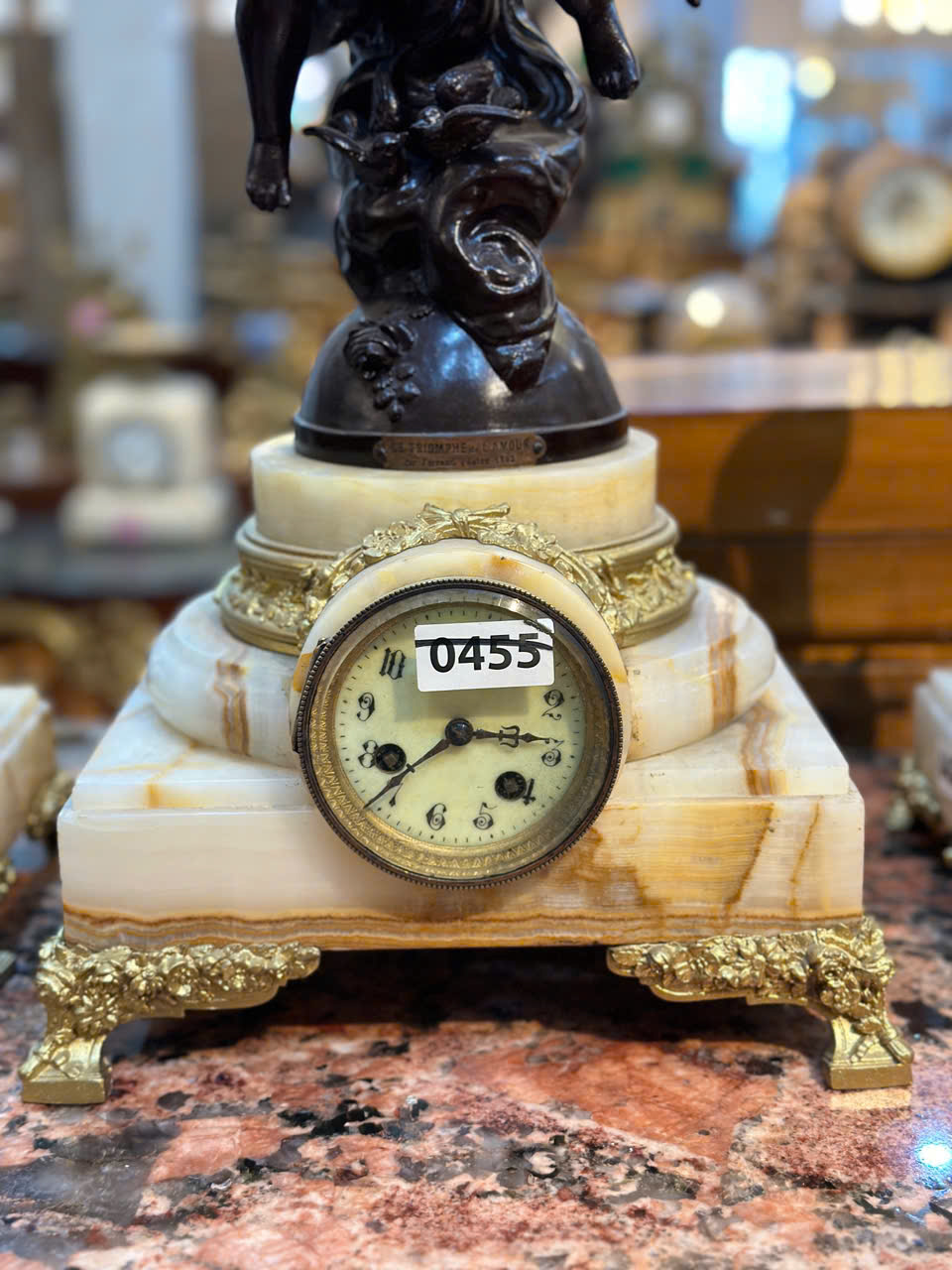 Đồng Hồ Cổ Điển – Biểu Tượng Đẳng Cấp Hoàng Gia